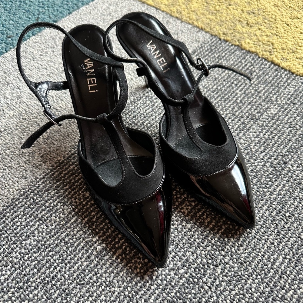 NEW✅ Vaneli size 8